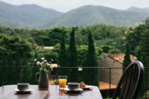 Read more about the article Breakfast on a wooden table with a natural view