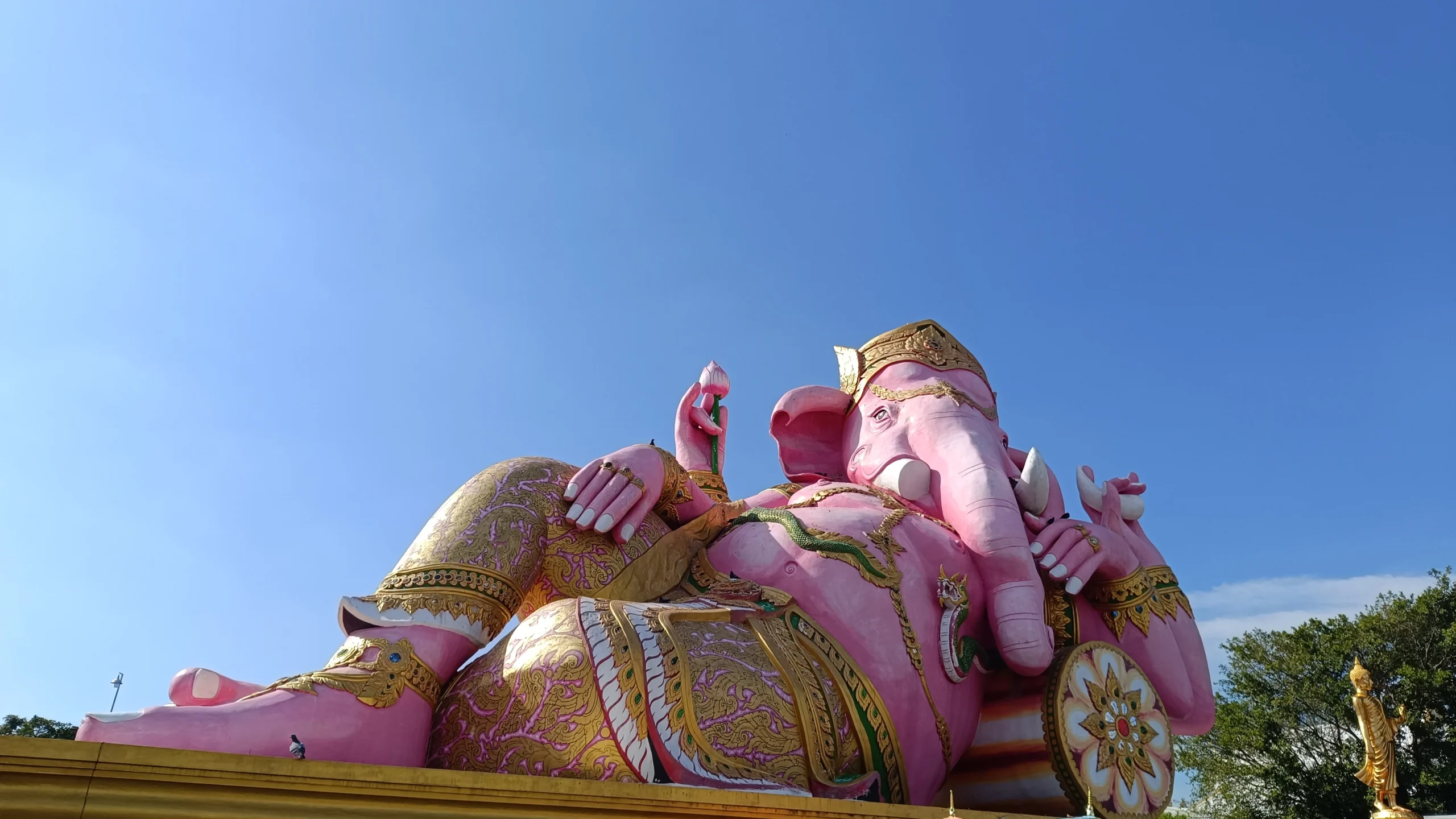 Read more about the article อิ่มบุญสุขใจที่ วัดสมานรัตนาราม: ขอพรพระพิฆเนศองค์โต