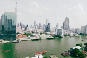 Read more about the article ไอคอนสยามในมุมคนทำงาน : ถ่ายรูปเช็คอินโซนกระจก ริมแม่น้ำเจ้าพระยา